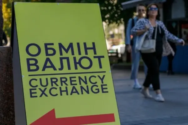 Долар і євро 19 серпня: офіційні курси, банки та обмінники
