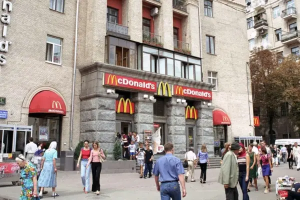 McDonald’s в Україні зберіг правило зупинки роботи під час жовтого рівня тривоги