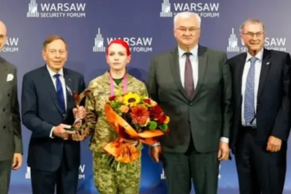 «Пташка» у Варшаві: що відомо про першу нагороду лорда Ешкрофта