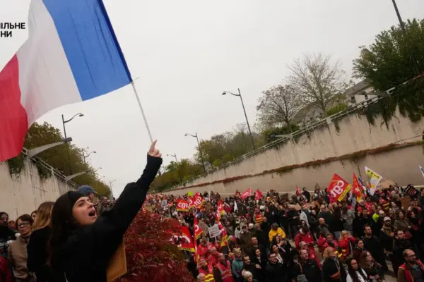 Міністр внутрішніх справ Франції повідомив про майже тисячу затриманих на протестах